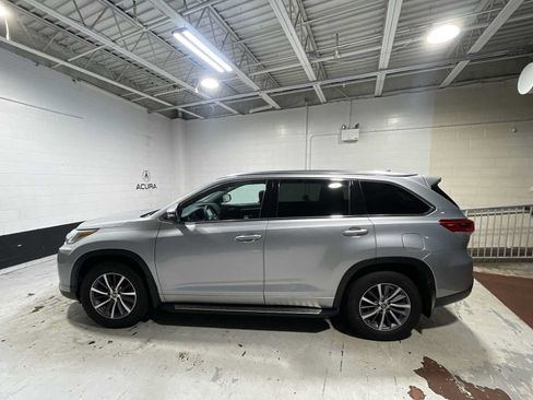 Used 2018 Toyota Highlander XLE FWD image 3