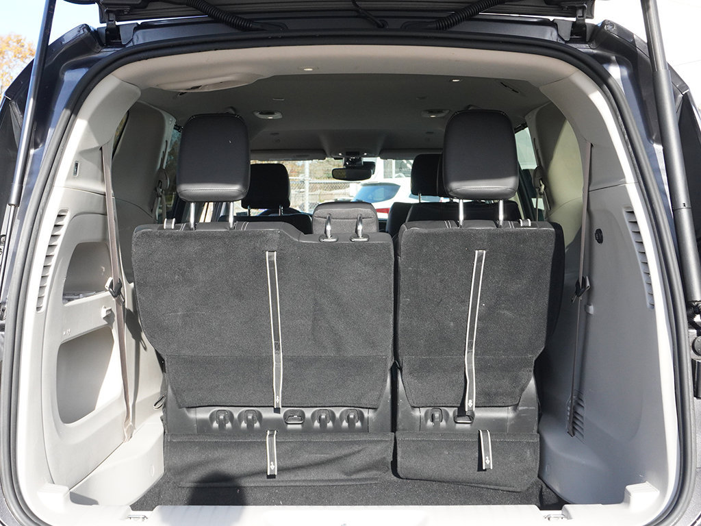 Used 2022 Chrysler Pacifica Touring-L FWD image 19