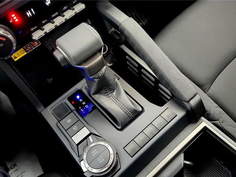 Certified 2025 Toyota Tacoma SR5 image 19