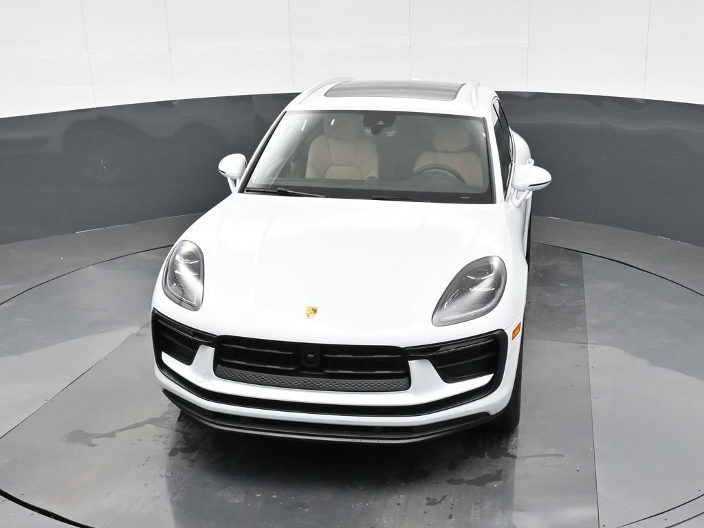Certified 2026 Porsche Macan AWD/4WD image 33