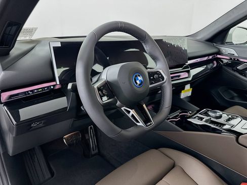 New 2027 BMW 550e xDrive AWD/4WD image 9