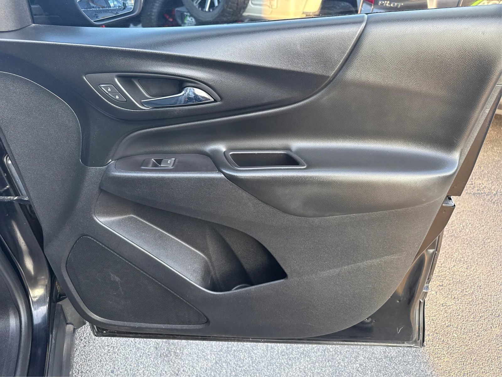 Used 2018 Chevrolet Equinox LT FWD image 21