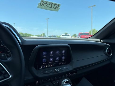 Used 2022 Chevrolet Camaro LT w/ Technology Package RWD image 18