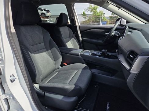 Used 2026 Nissan Rogue SV w/ Cold Weather Package FWD image 15