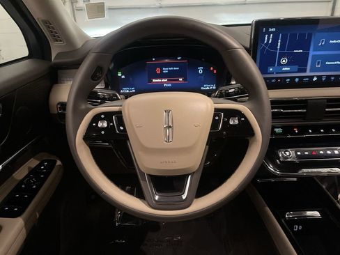 Used 2023 Lincoln Corsair AWD image 5