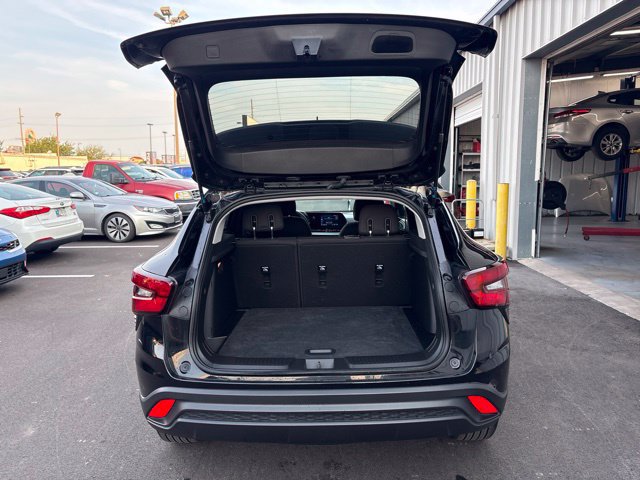 Used 2025 Chevrolet Trax LS w/ LS Convenience Package FWD image 30