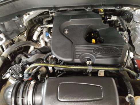 Used 2020 Ford Explorer XLT RWD image 30