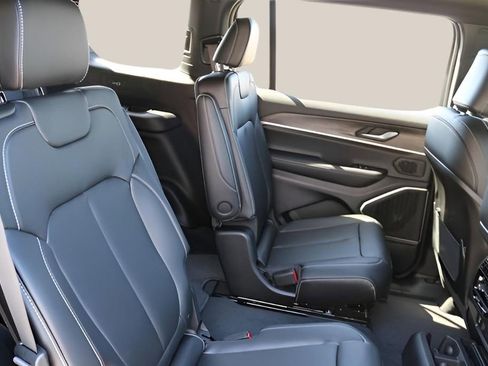 New 2026 Jeep Grand Cherokee L Limited w/ Limited Altitude Package AWD/4WD image 19