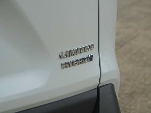 Used 2019 Toyota RAV4 Limited AWD/4WD image 8