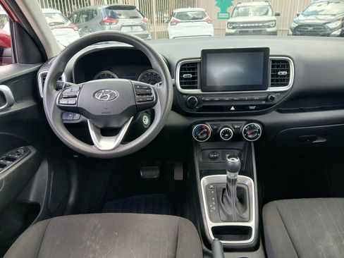 Used 2021 Hyundai Venue SE FWD image 12