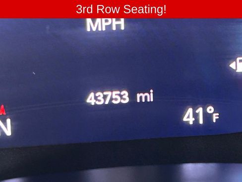 Used 2024 Chrysler Pacifica Touring-L FWD image 7