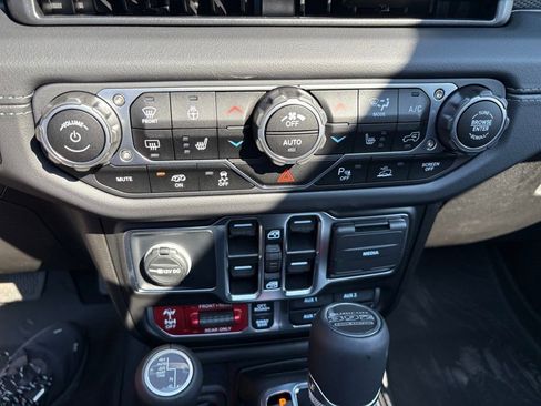 New 2025 Jeep Wrangler Unlimited Rubicon 392 image 15