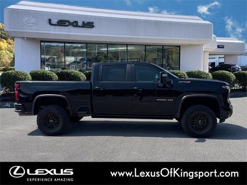 Used 2024 Chevrolet Silverado 2500 ZR2 w/ Technology Package image 6