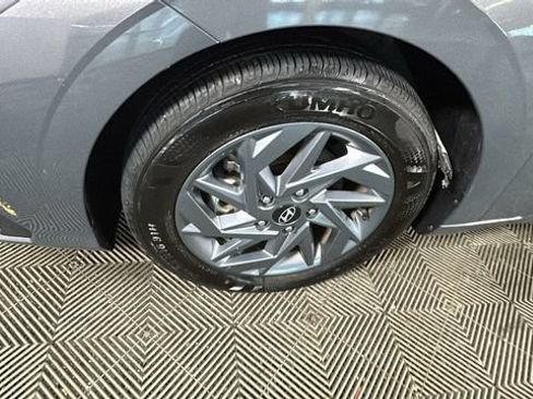 Used 2024 Hyundai Elantra SEL FWD image 9