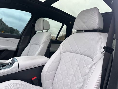 Used 2025 BMW X5 M60i w/ Executive Package image 18