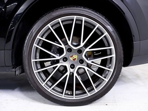 Certified 2023 Porsche Cayenne Coupe image 24