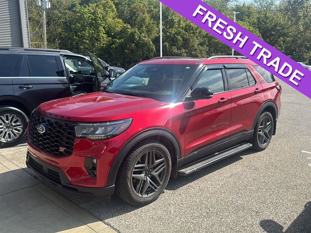 Used 2025 Ford Explorer ST AWD/4WD image 1