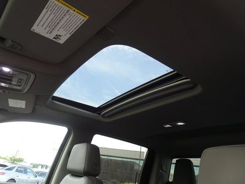 Used 2021 Chevrolet Silverado 1500 LT Trail Boss w/ Convenience Package II AWD/4WD image 12