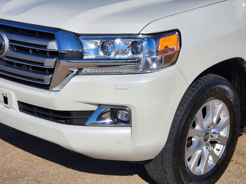 Used 2021 Toyota Land Cruiser image 9