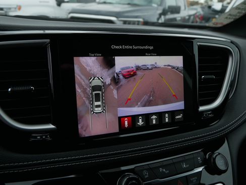 New 2026 Chrysler Pacifica Select w/ S Appearance Package image 17