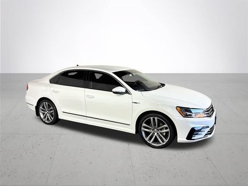 Used 2017 Volkswagen Passat 1.8T R-Line FWD image 4