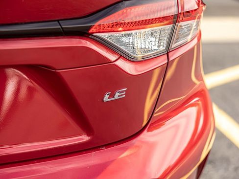 Used 2021 Toyota Corolla LE FWD image 15