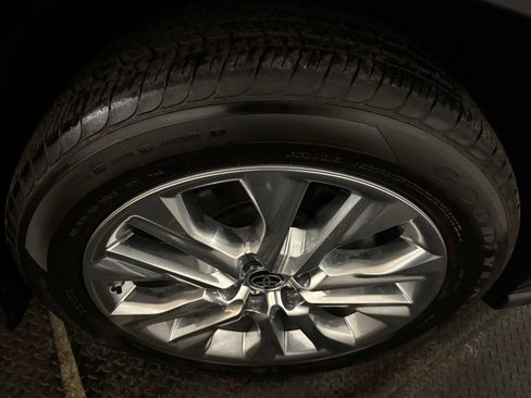 Used 2024 Toyota Highlander Limited image 12