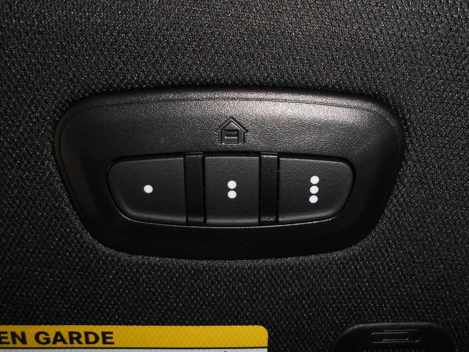 Used 2023 Jeep Grand Cherokee Limited AWD/4WD image 16