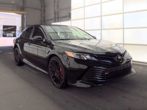 Used 2020 Toyota Camry LE FWD image 2