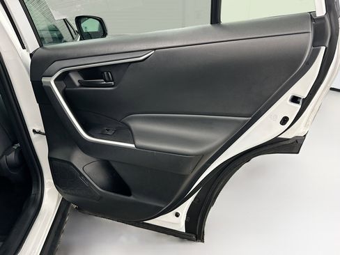 Used 2025 Toyota RAV4 LE image 31
