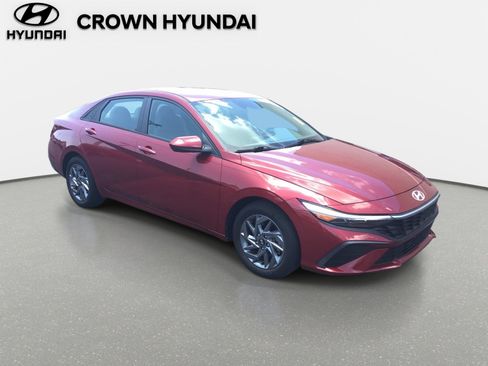 Certified 2024 Hyundai Elantra SEL FWD image 3