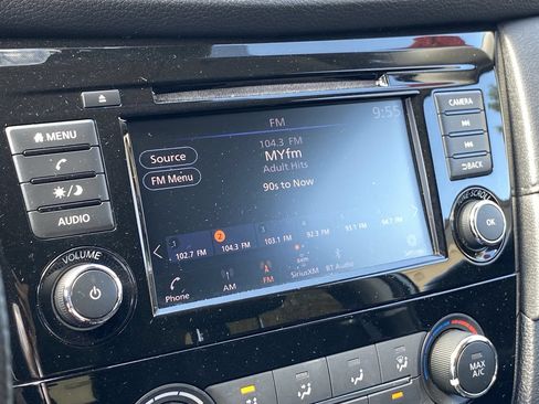 Used 2019 Nissan Rogue S w/ Special Edition Package FWD image 7