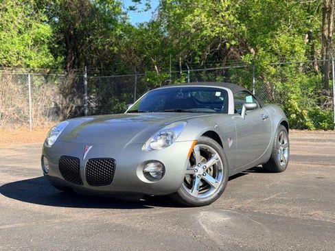 Used 2007 Pontiac Solstice Convertible w/ Premium Package RWD image 1