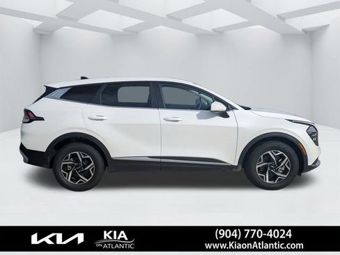 Used 2025 Kia Sportage LX FWD image 2