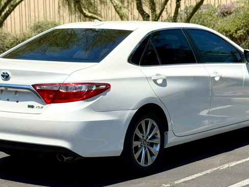 Used 2017 Toyota Camry XLE w/ Moonroof Package FWD image 8