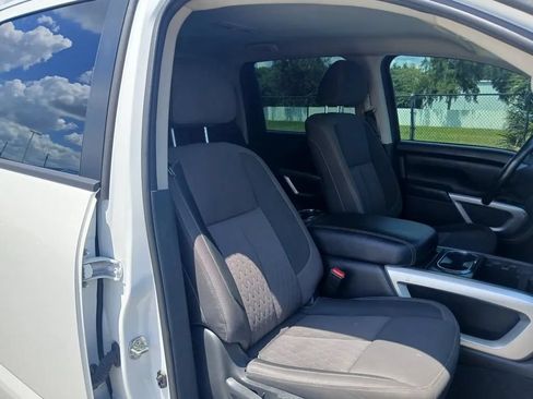 Used 2022 Nissan Titan SV w/ SV Convenience Package RWD image 29