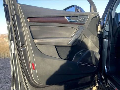 Used 2021 Audi Q5 e Premium Plus w/ Premium Plus Package image 26