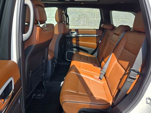 Used 2019 Jeep Grand Cherokee Summit AWD/4WD image 38