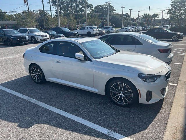 Used 2025 BMW 230i Coupe w/ Convenience Package RWD image 3
