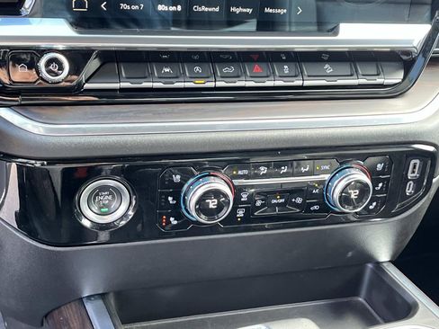 Used 2022 GMC Sierra 1500 SLT w/ SLT Convenience Package image 33