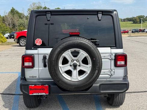 Used 2022 Jeep Wrangler Unlimited Sport AWD/4WD image 5