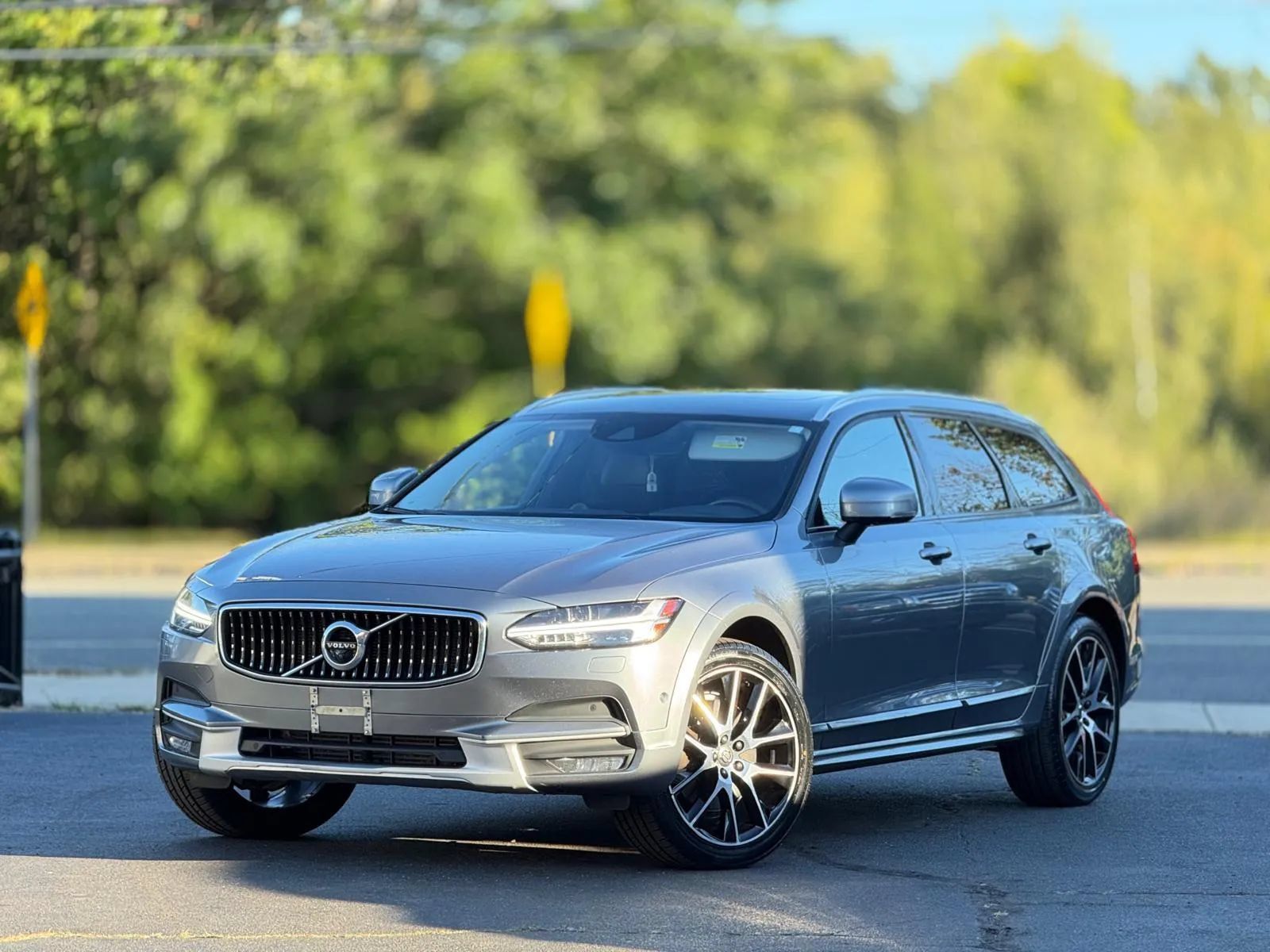 Used 2018 Volvo V90 T6 Cross Country w/ Convenience Package AWD/4WD image 41