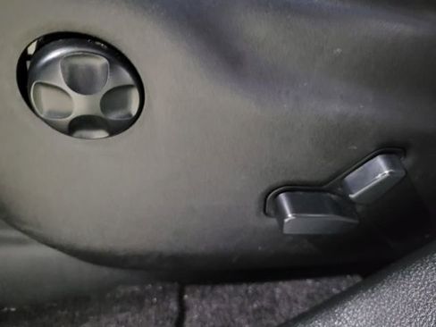 Used 2018 Jeep Grand Cherokee Altitude image 34