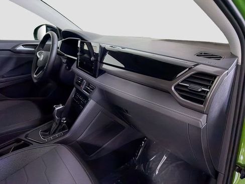 New 2026 Volkswagen Taos SE FWD image 28