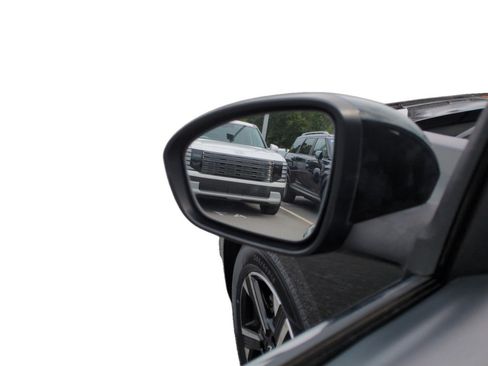 Used 2025 Nissan Sentra SV FWD image 11