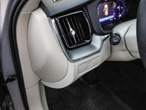 Used 2025 Volvo XC60 B5 Core w/ Protection Package Premier image 33