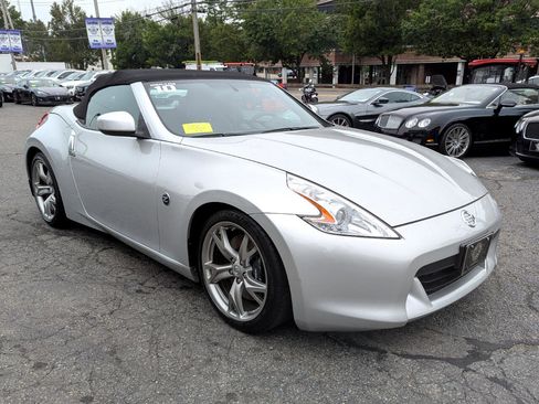 Used 2010 Nissan 370Z Touring w/ Sport Pkg image 5