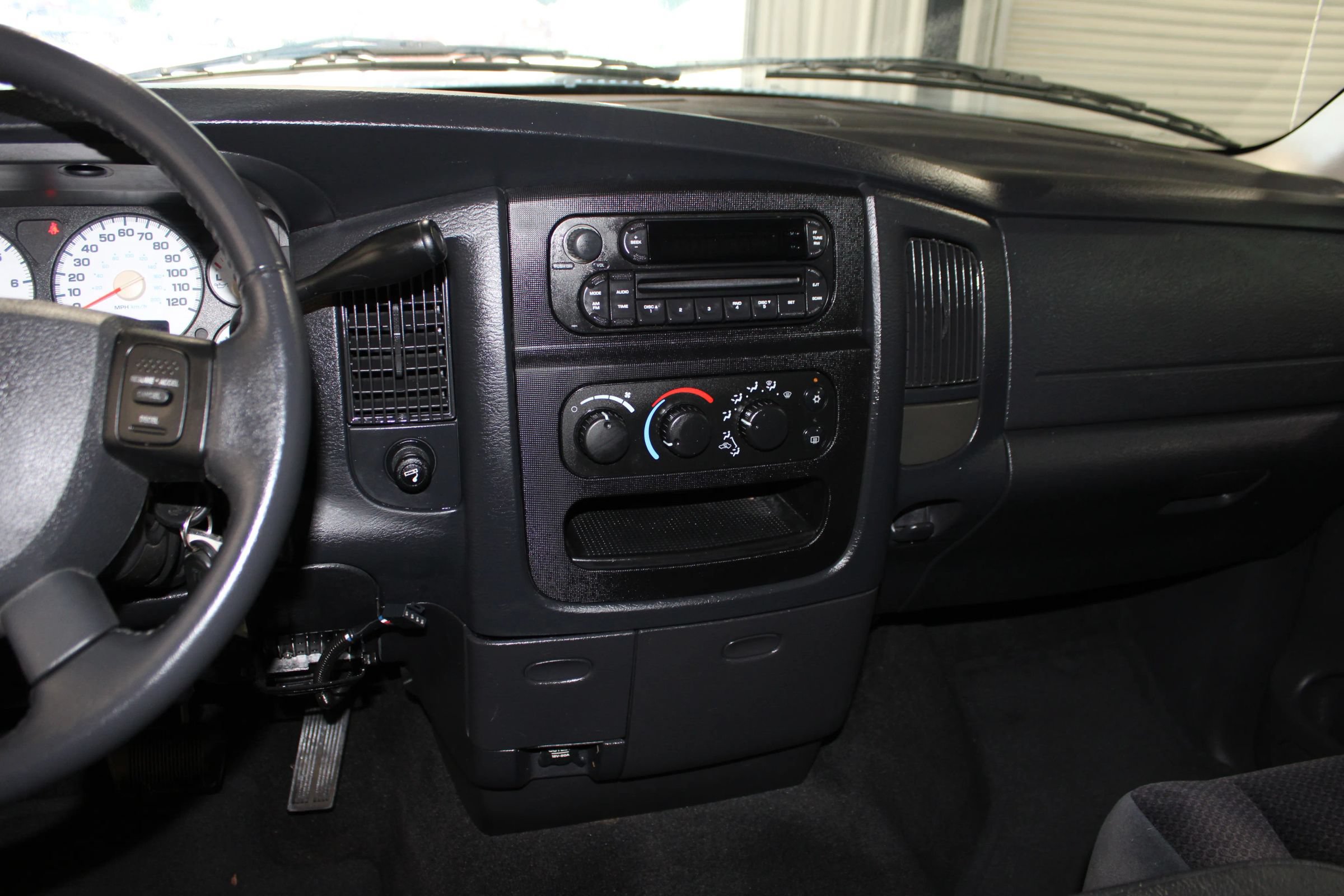 Used 2005 Dodge Ram 2500 Truck SLT RWD image 12