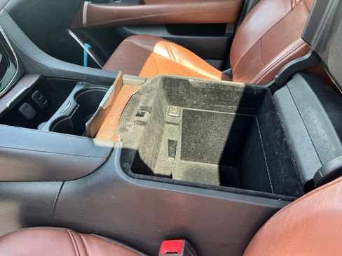 Used 2018 Cadillac Escalade Premium Luxury AWD/4WD image 14
