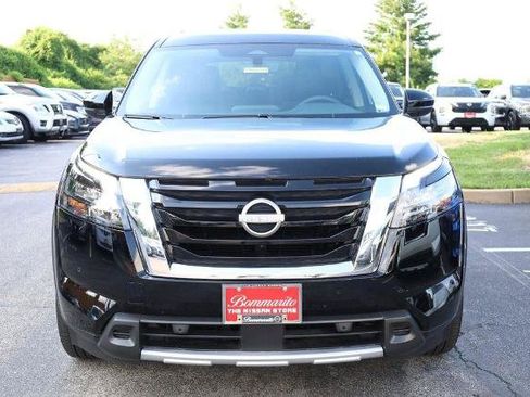 Certified 2025 Nissan Pathfinder SL w/ SL Premium Package FWD image 4
